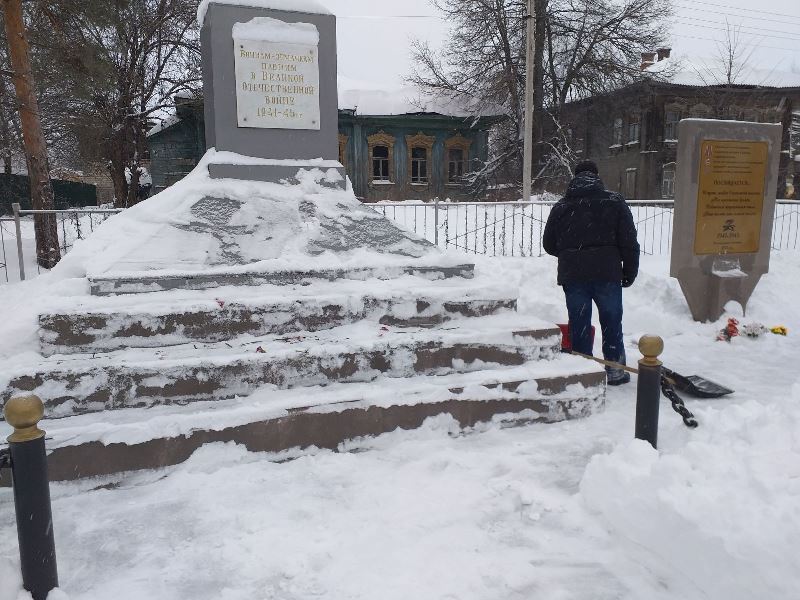 Очистка мемориала воинской Славы в с. Васильевское.