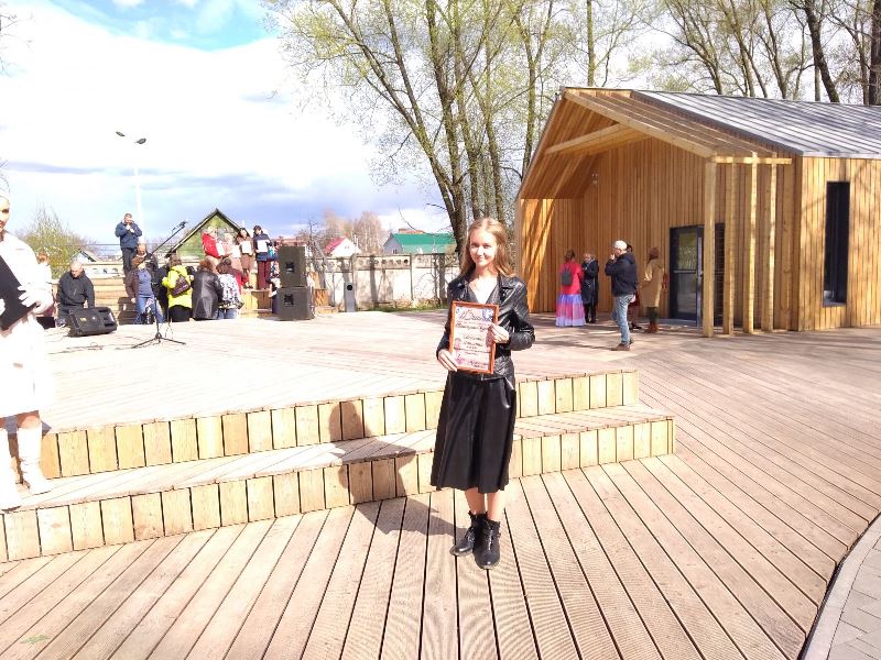 Участие в конкурсе эстрадной песни.